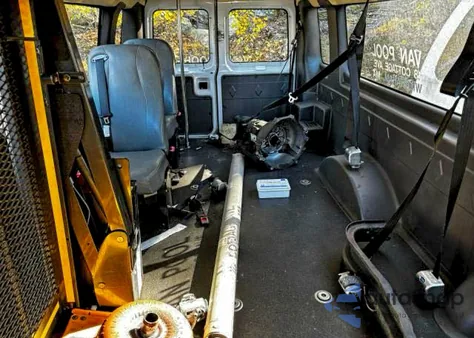 2014 Ford Econoline E250 Van z USA, uszkodzony, nr VIN 1FTNS2EW5EDA97298